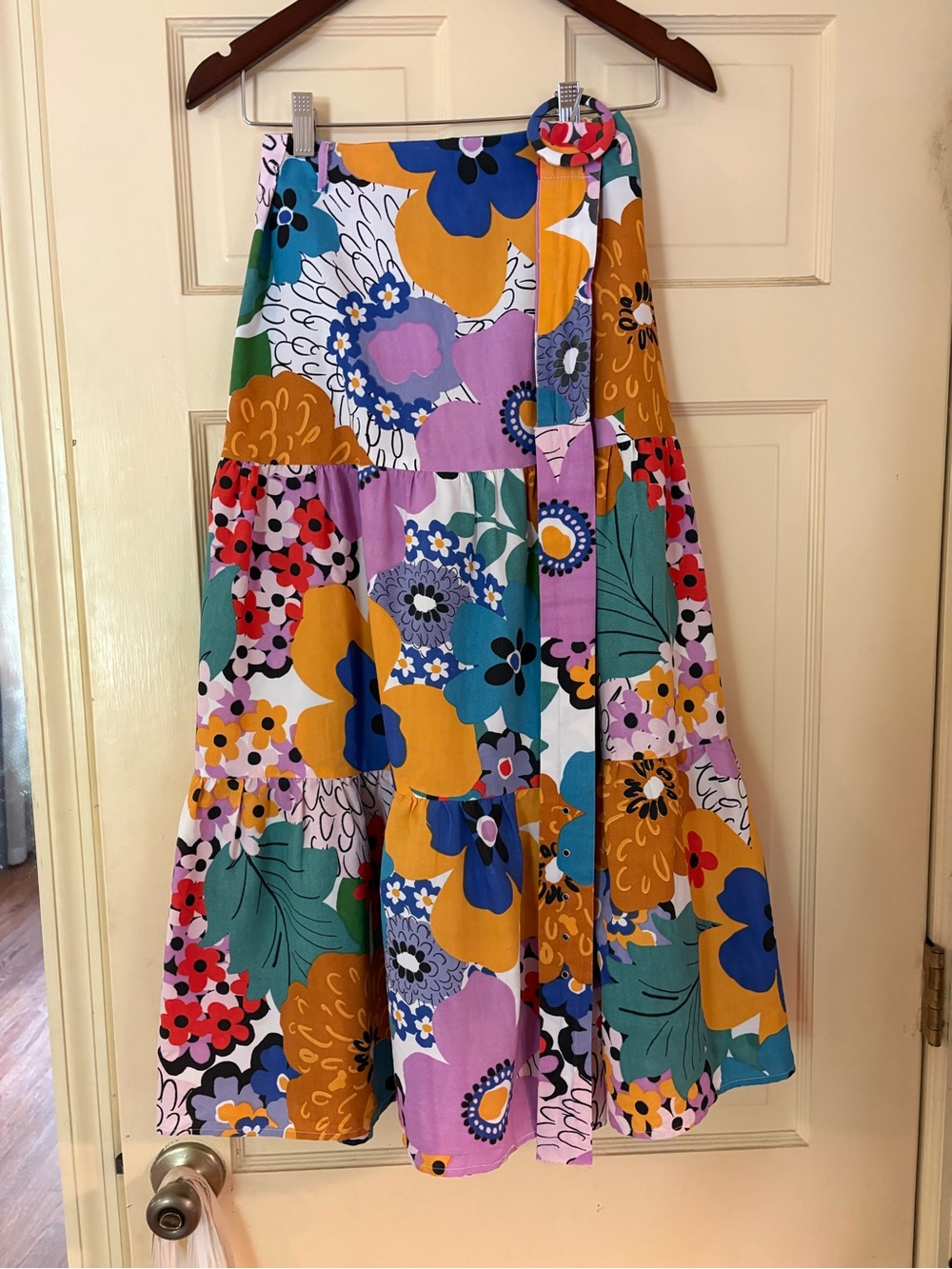Vintage colorful maxi skirt with belt XS